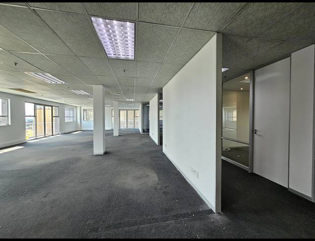 7,671M² WAREHOUSE TO LET IN LONGMEADOW
